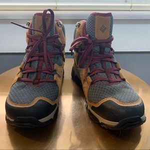 NWOT Columbia hiking boots